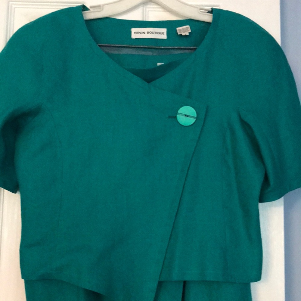 Nipon  boutique ladies sz 4 short sleeve suit